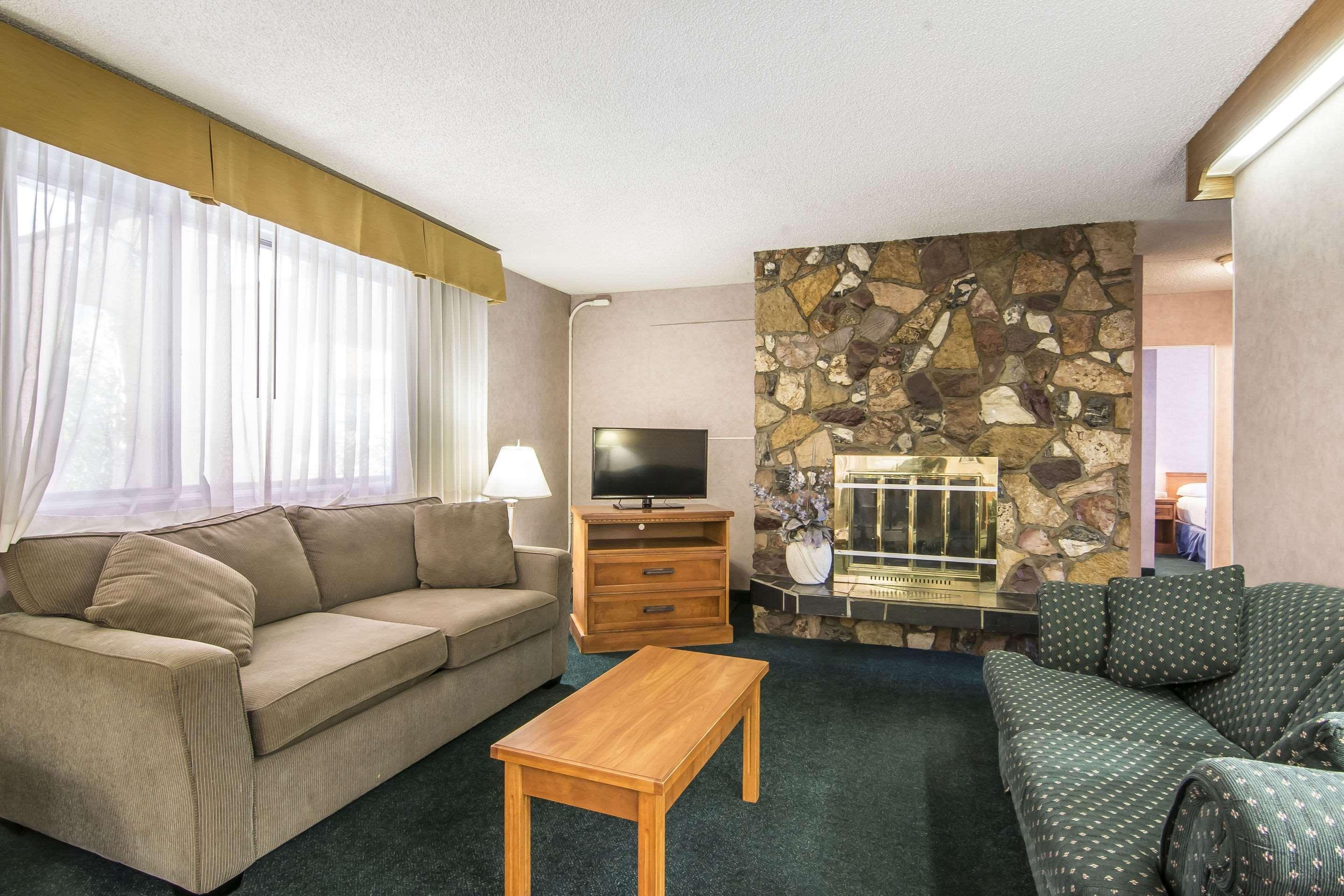 Econo Lodge Motel Village Calgary Zewnętrze zdjęcie