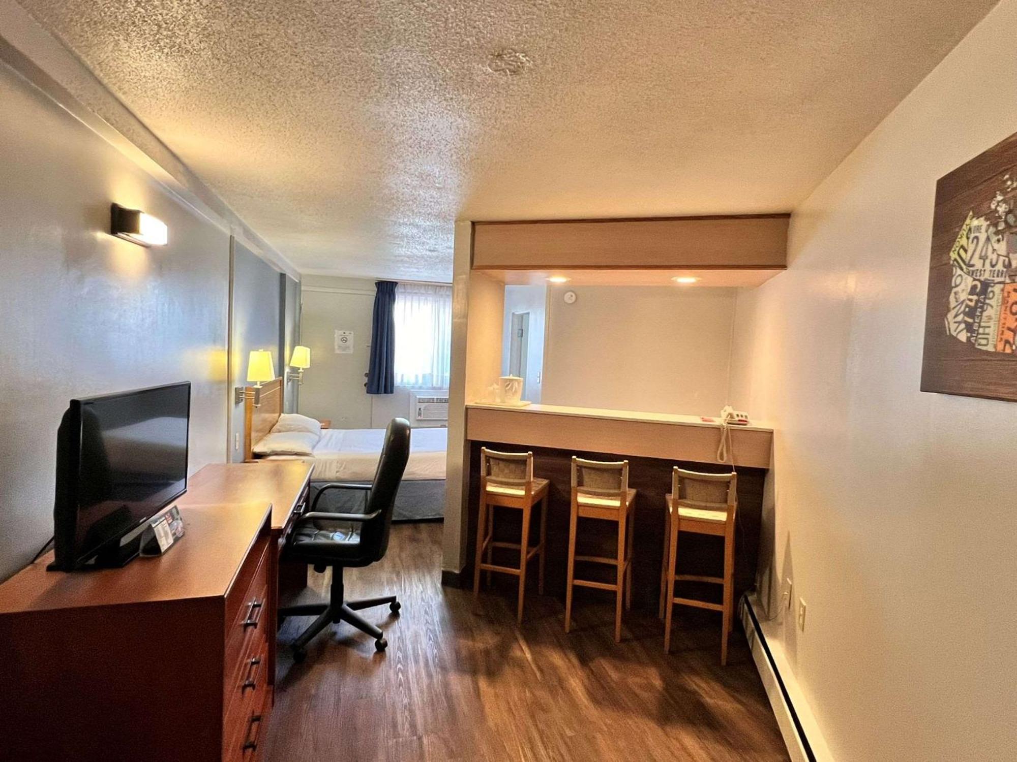 Econo Lodge Motel Village Calgary Zewnętrze zdjęcie