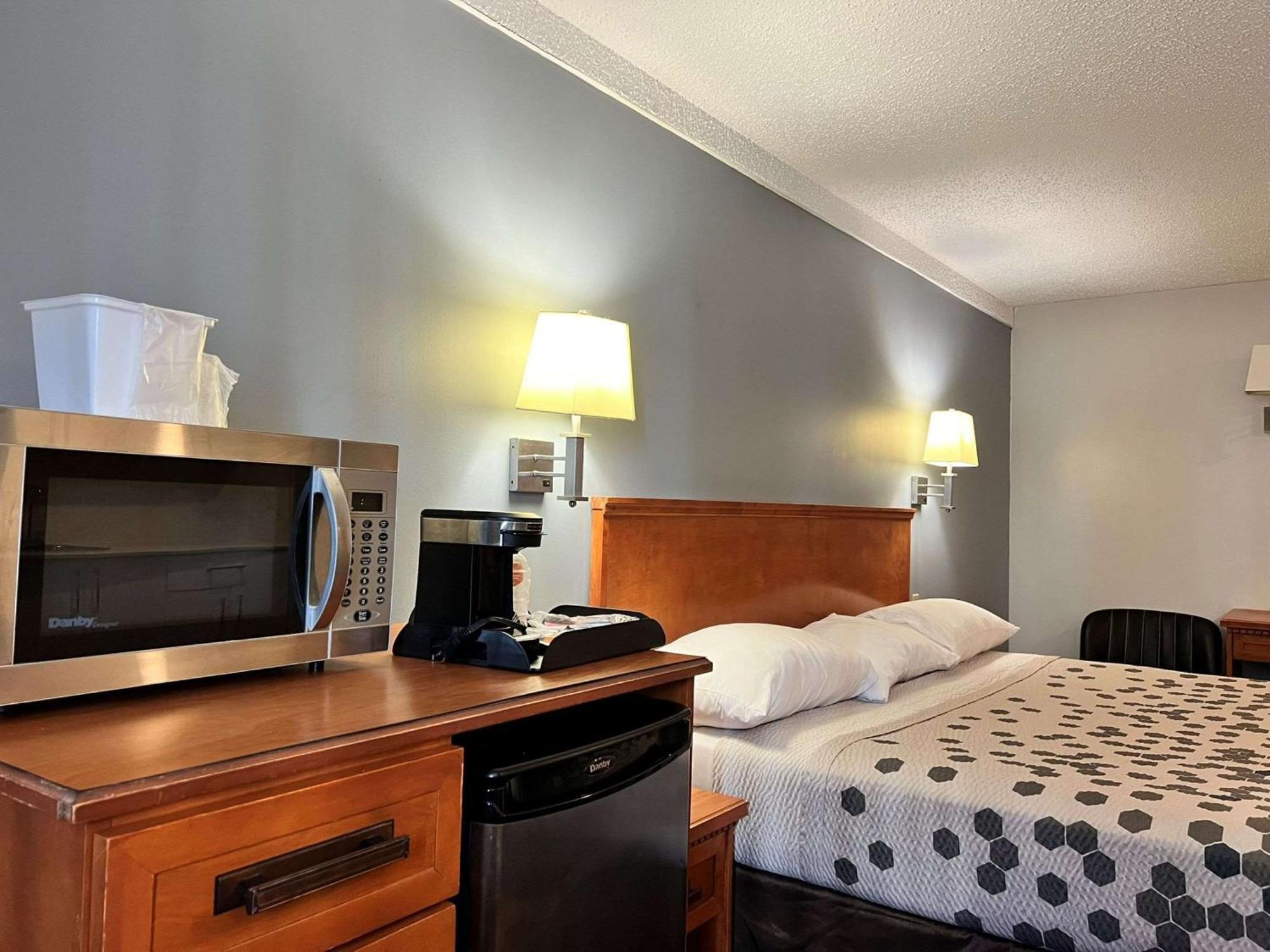 Econo Lodge Motel Village Calgary Zewnętrze zdjęcie