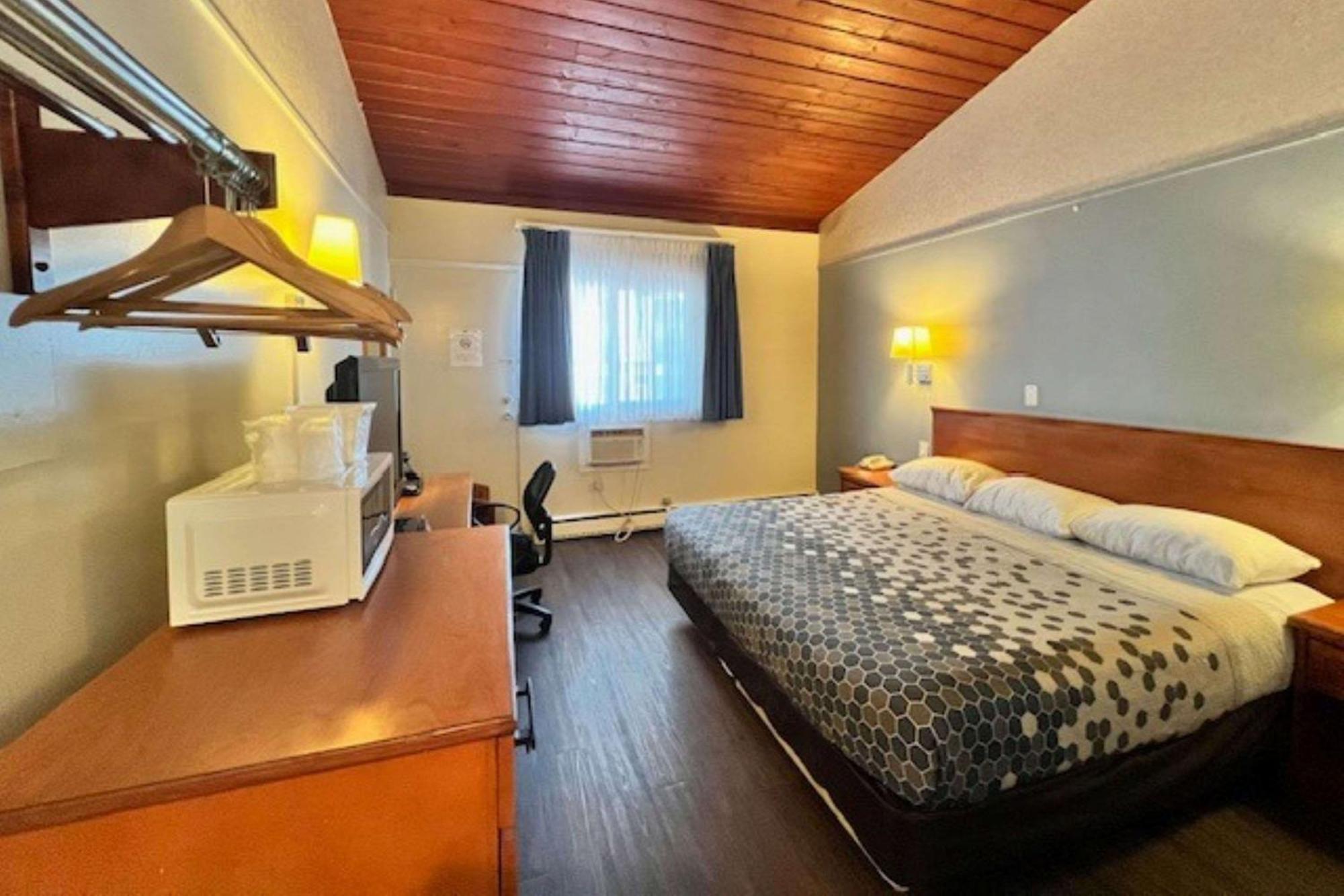 Econo Lodge Motel Village Calgary Zewnętrze zdjęcie